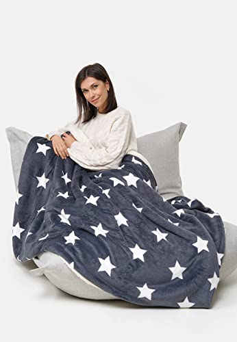made2trade Weiche Kuscheldecke extra Dick & Warm Sofadecke - Wohndecke Sherpa Decke - aus fedeleichtem Coral-Fleece - Anthrazit/Sterne- Gr. 100x150cm made2trade Weiche Kuscheldecke extra Dick & Warm Sofadecke - Wohndecke Sherpa Decke - aus fedeleichtem Coral-Fleece - Anthrazit/Sterne- Gr. 100x150cm von made2trade