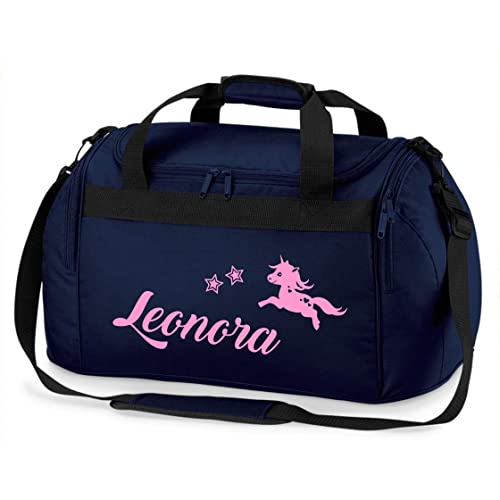 Sporttasche Mädchen mit Namen |springendes Einhorn und Sterne | Personalisierbare und Bedruckte Reisetasche Duffle Weekender Bag (dunkelblau) von minimutz