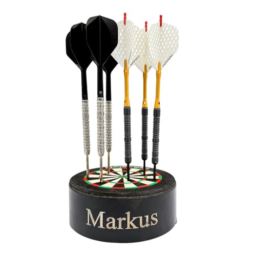 Personalisierter Dartpfeil Halter mit Namen | Dartpfeile Halterung mit Gravur für 12 Dartpfeile | 10cm Dart Dock als Mini Dartscheibe | Dart Ständer personalisiert Steeldart & E-Dart als Dart Geschenk Personalisierter Dartpfeil Halter mit Namen | Dartpfeile Halterung mit Gravur für 12 Dartpfeile | 10cm Dart Dock als Mini Dartscheibe | Dart Ständer personalisiert Steeldart & E-Dart als Dart Geschenk von myDartpfeil